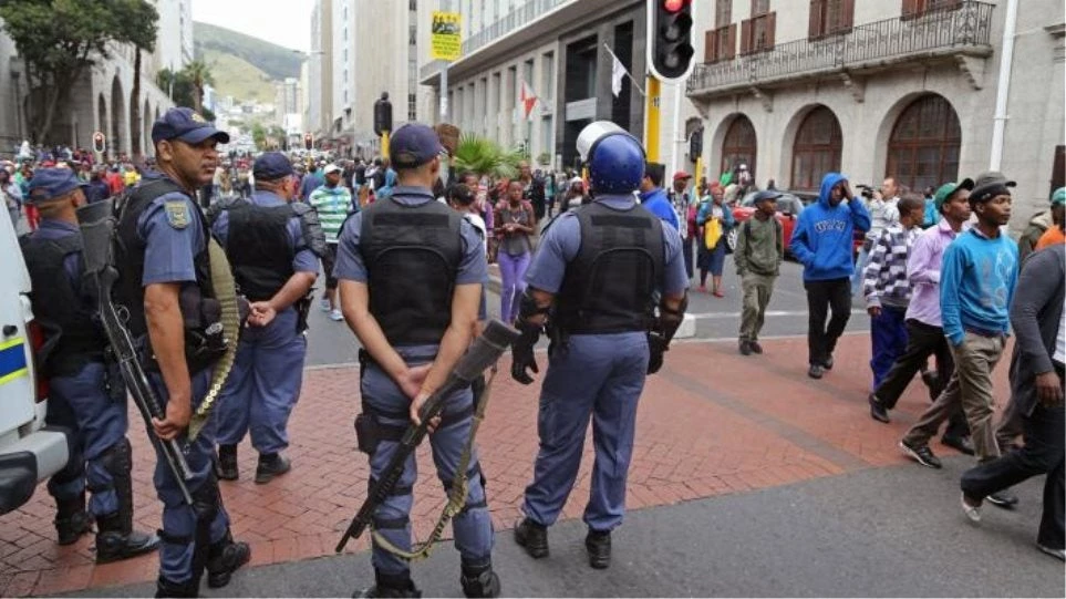 Νότια Αφρική: Η αστυνομία άνοιξε πυρ με σφαίρες από καουτσούκ κατά διαδηλωτών
